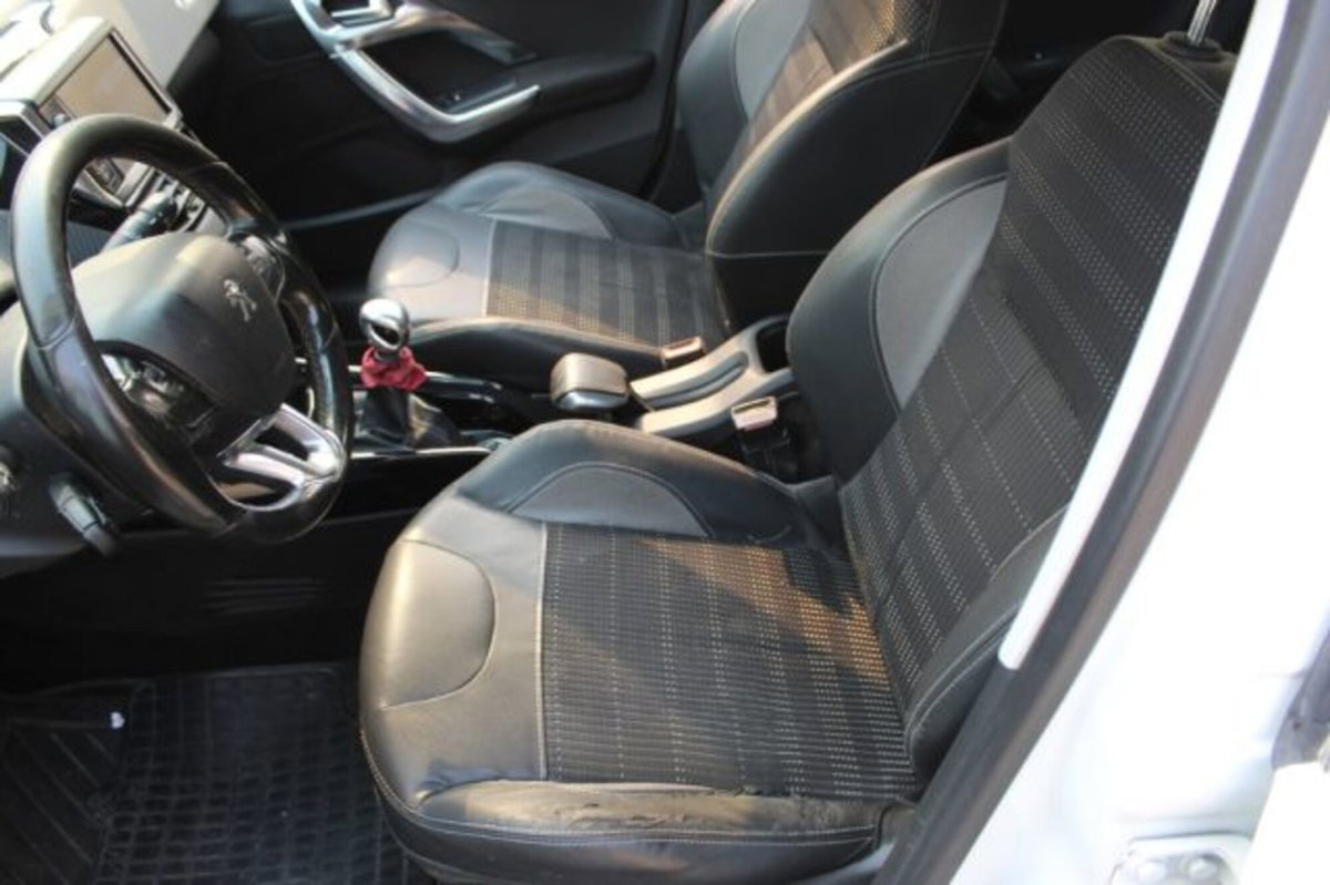 Peugeot 2008 e-HDi 115 CV Stop&Start Allure (7)