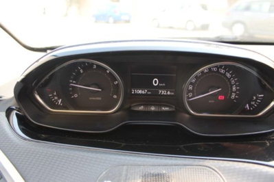 Peugeot 2008 e-HDi 115 CV Stop&Start Allure (8)