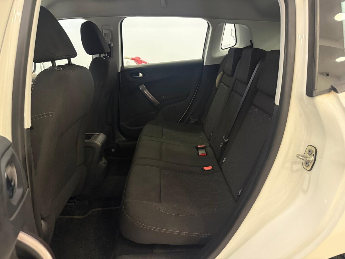 Peugeot 2008 e-HDi 92 CV Stop&Start ETG6 Allure (13)