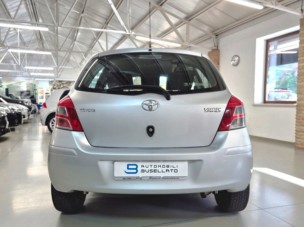Toyota Yaris 1.0 5 porte Sol (12)