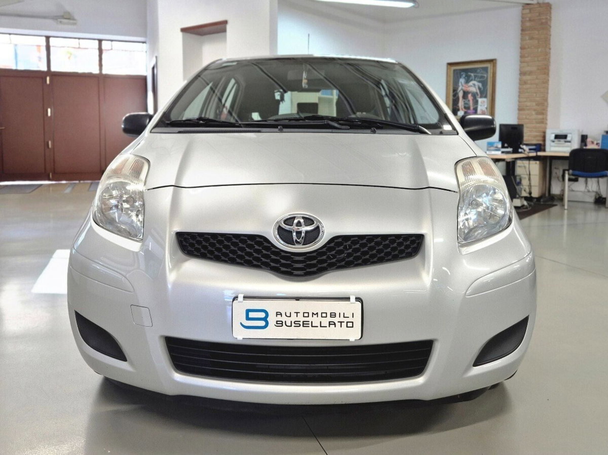 Toyota Yaris 1.0 5 porte Sol (2)