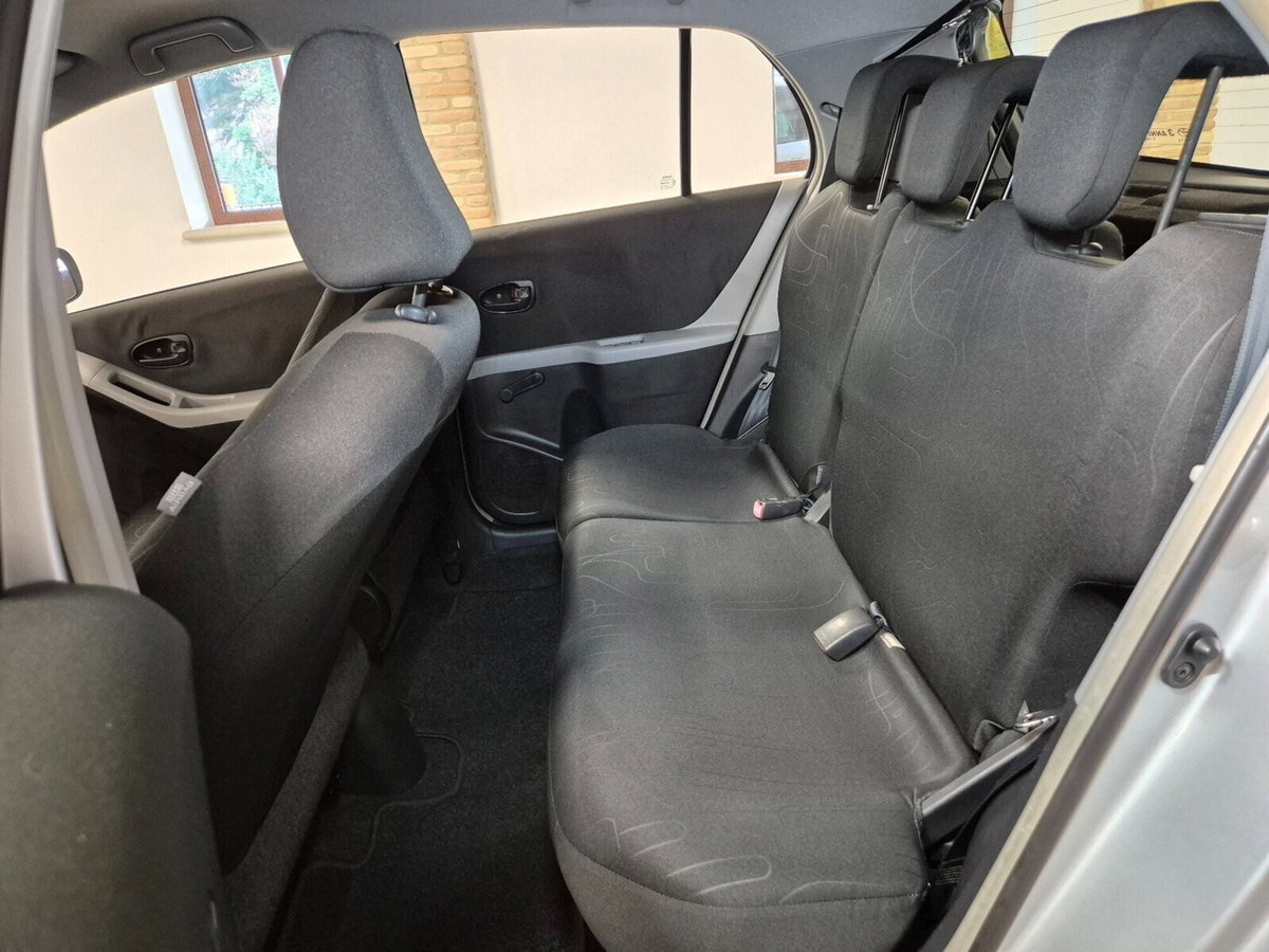 Toyota Yaris 1.0 5 porte Sol (7)
