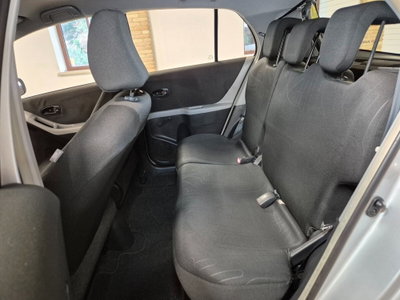 Toyota Yaris 1.0 5 porte Sol (7)