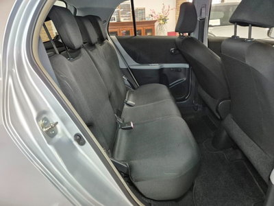 Toyota Yaris 1.0 5 porte Sol (8)