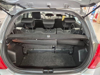 Toyota Yaris 1.0 5 porte Sol (9)
