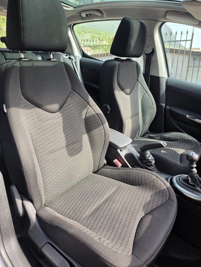 Peugeot 308 1.6 8V e-HDi 112CV Stop&Start robotiz. 5p. Sport (10)