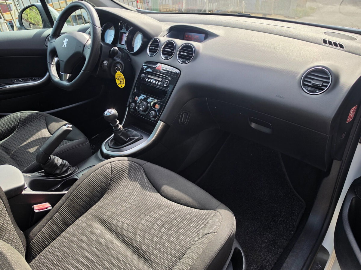 Peugeot 308 1.6 8V e-HDi 112CV Stop&Start robotiz. 5p. Sport (11)
