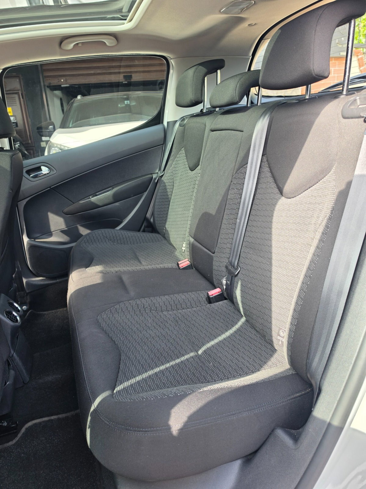 Peugeot 308 1.6 8V e-HDi 112CV Stop&Start robotiz. 5p. Sport (13)