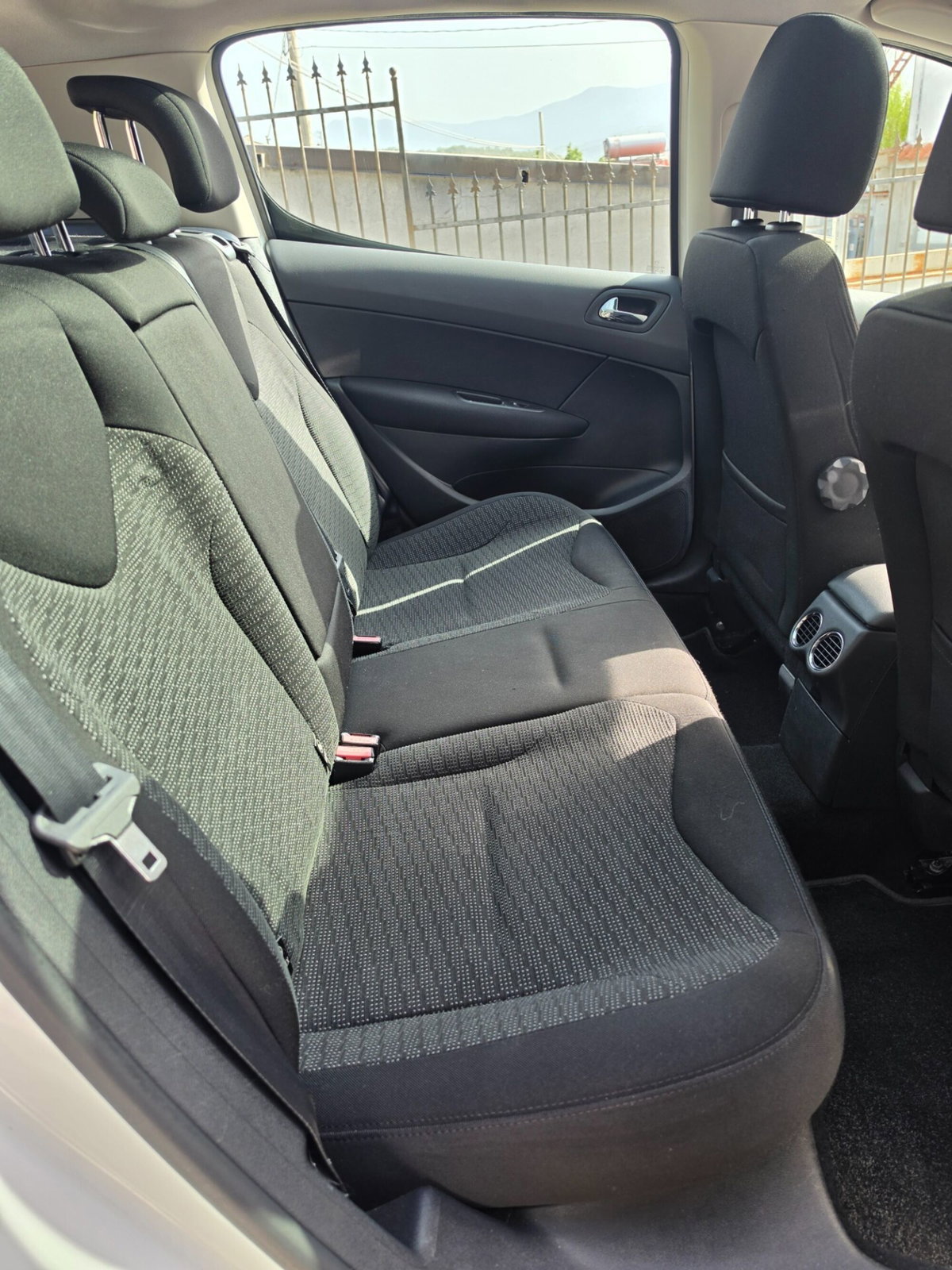 Peugeot 308 1.6 8V e-HDi 112CV Stop&Start robotiz. 5p. Sport (14)