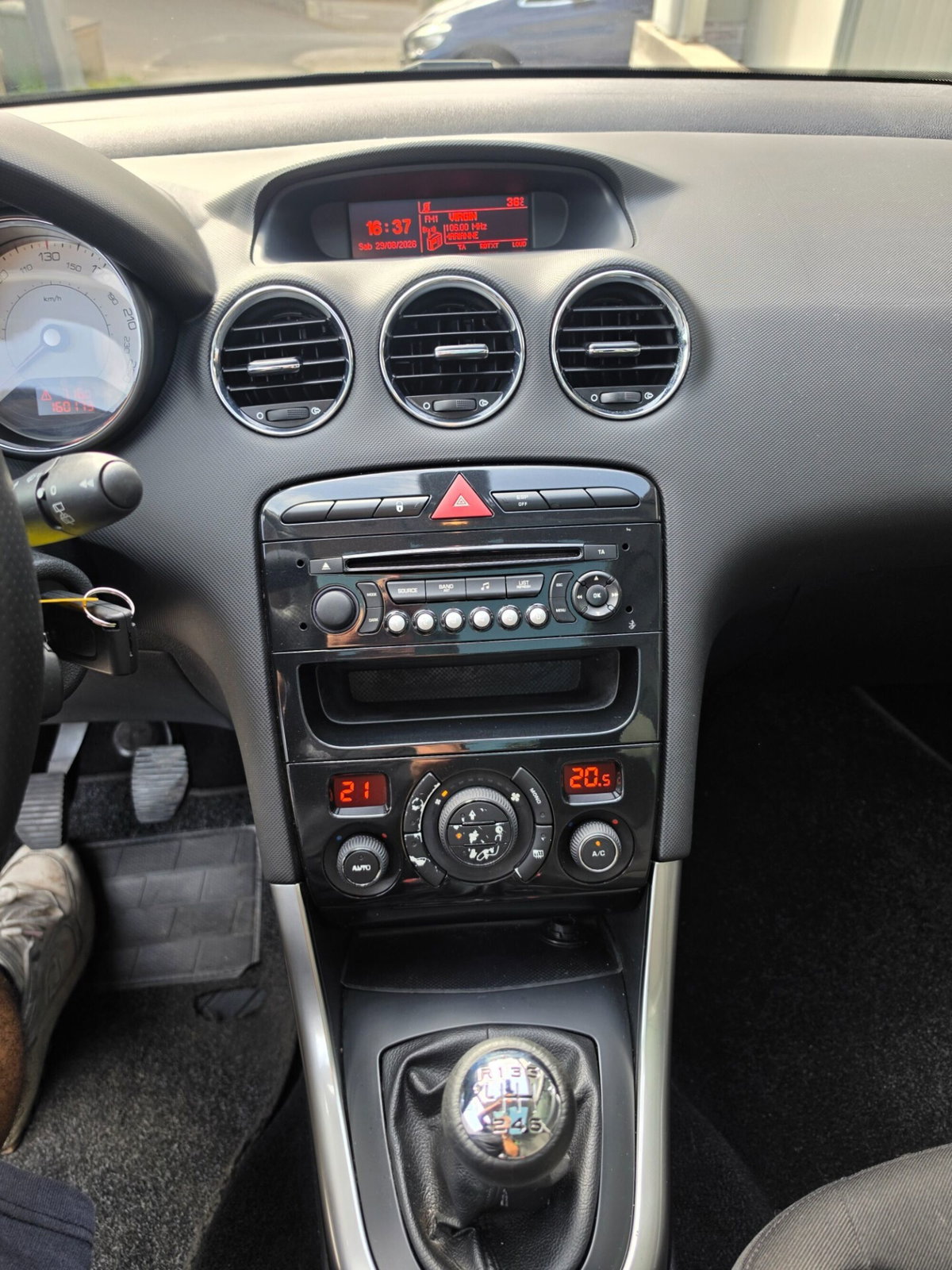 Peugeot 308 1.6 8V e-HDi 112CV Stop&Start robotiz. 5p. Sport (18)