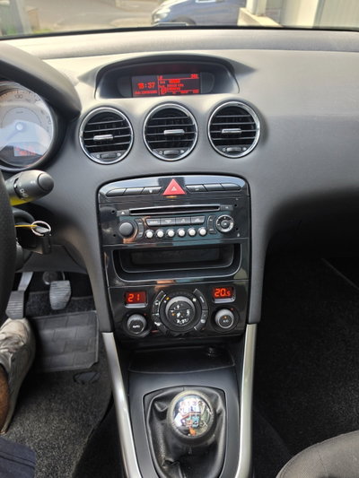 Peugeot 308 1.6 8V e-HDi 112CV Stop&Start robotiz. 5p. Sport (18)