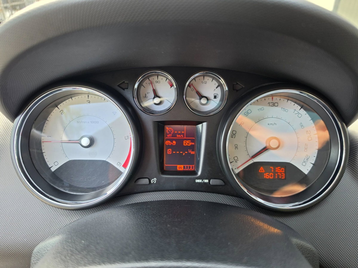 Peugeot 308 1.6 8V e-HDi 112CV Stop&Start robotiz. 5p. Sport (19)