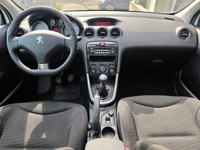 Peugeot 308 1.6 8V e-HDi 112CV Stop&Start robotiz. 5p. Sport (3)