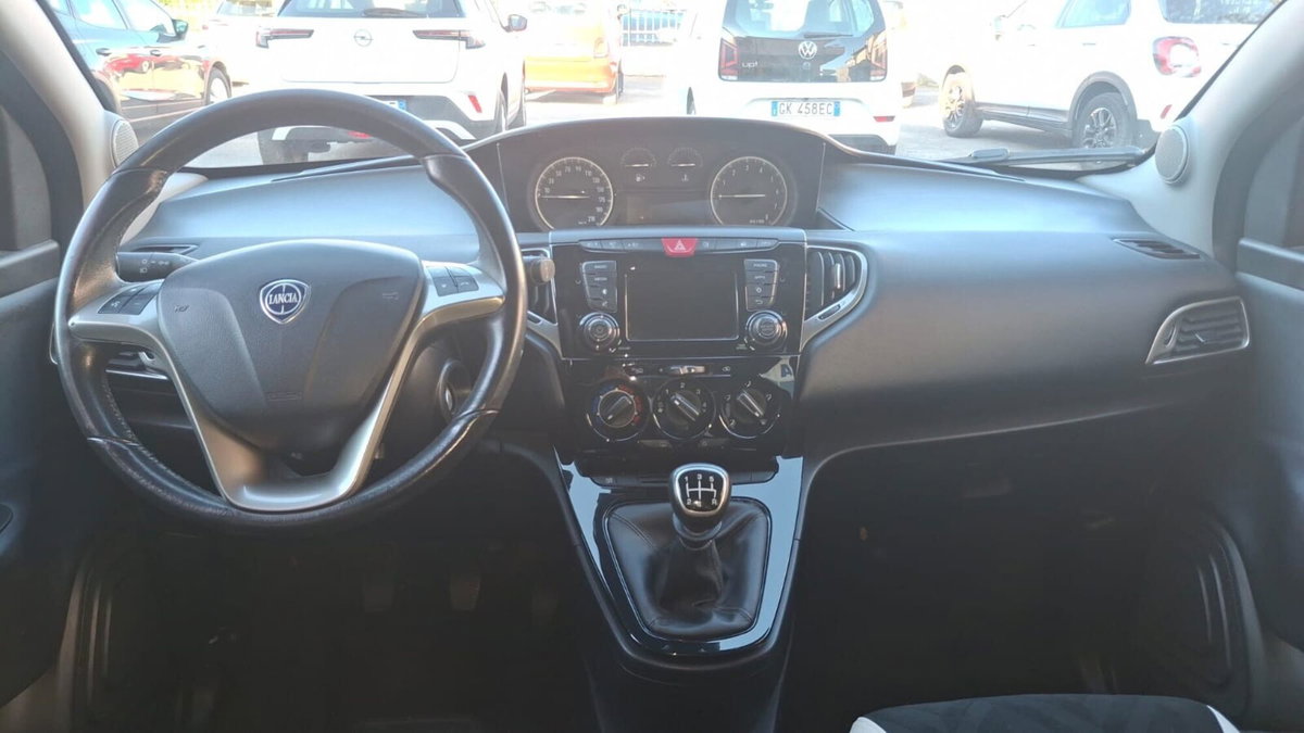 Lancia Ypsilon 1.2 69 CV 5 porte Gold (12)