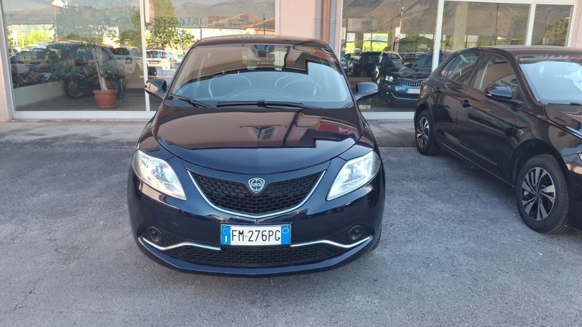 Lancia Ypsilon 1.2 69 CV 5 porte Gold (3)