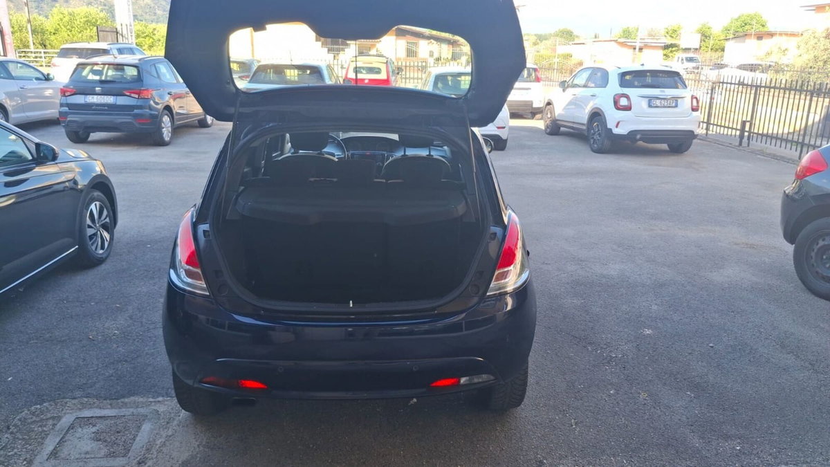 Lancia Ypsilon 1.2 69 CV 5 porte Gold (5)