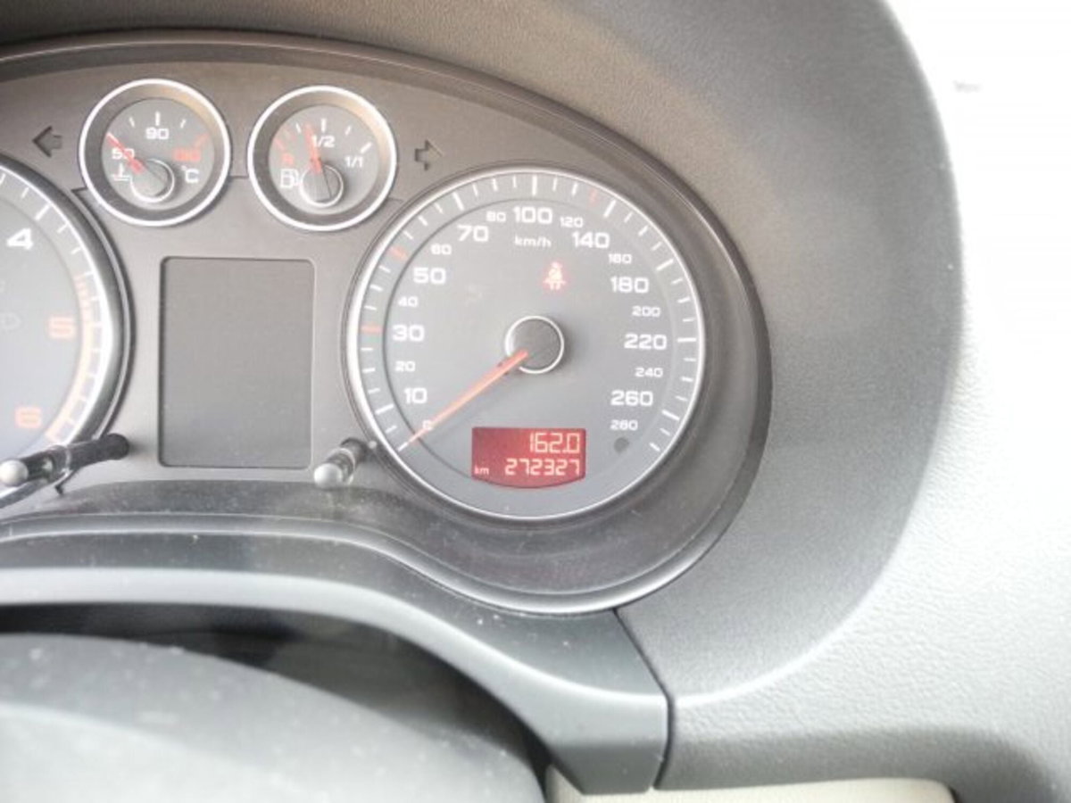 Audi A3 1.6 TDI 90 CV CR F.AP. Ambiente (16)