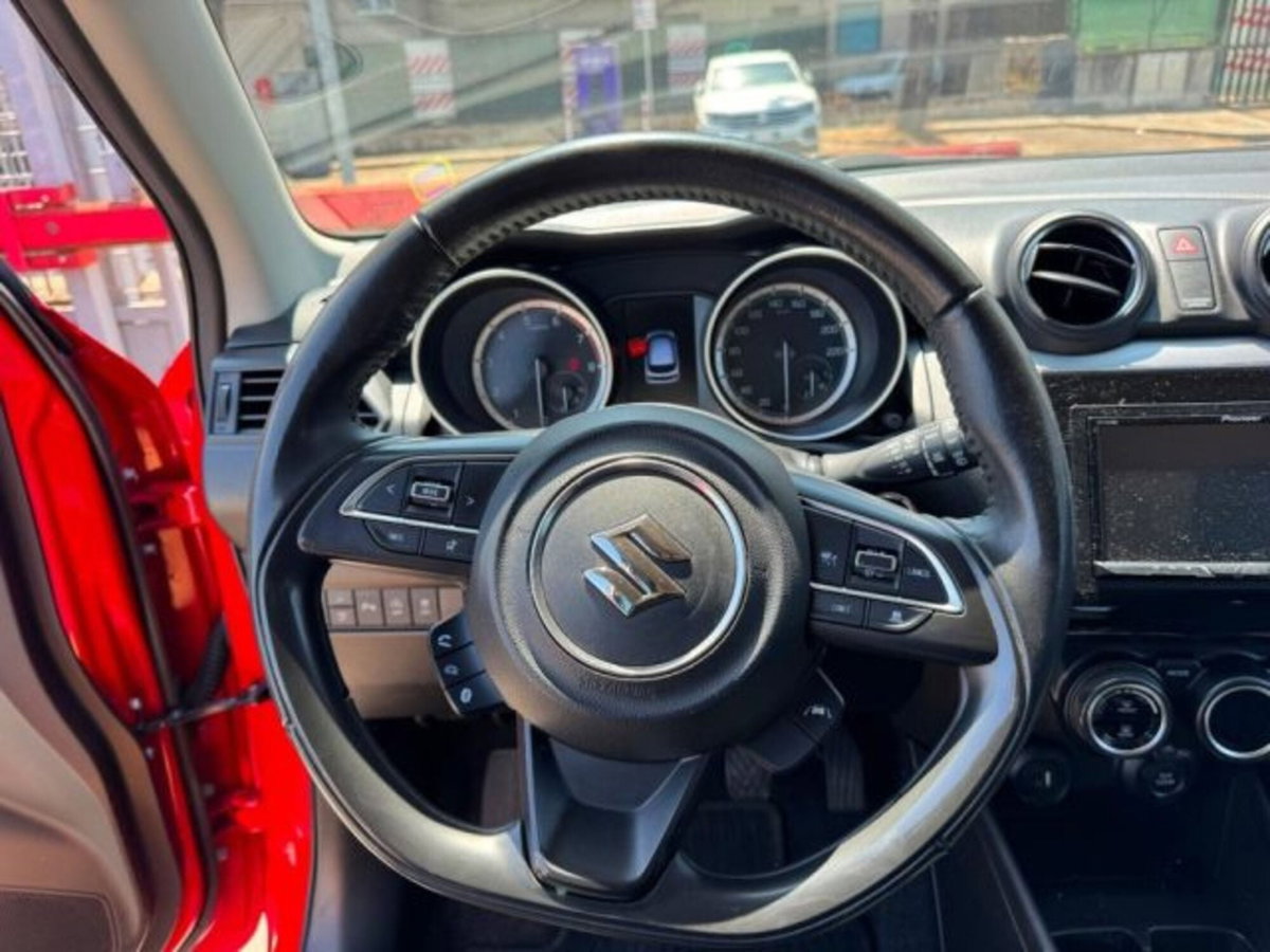 Suzuki Swift 1.2h Top 2wd (11)