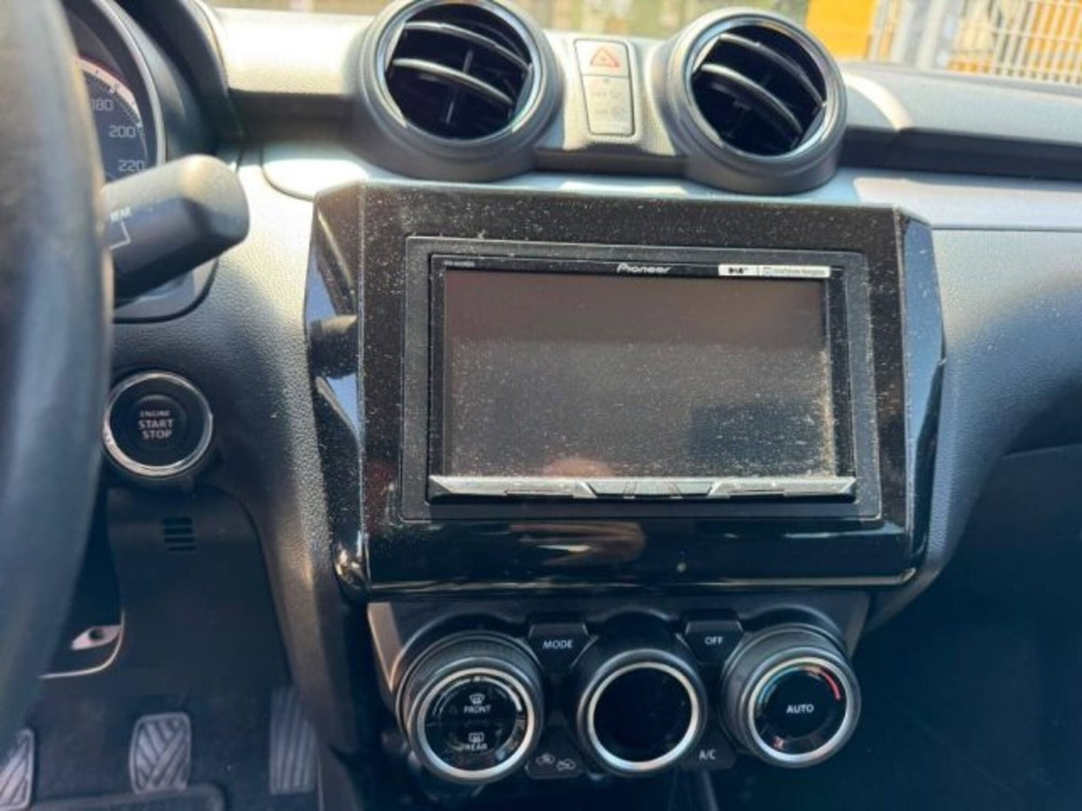 Suzuki Swift 1.2h Top 2wd (12)