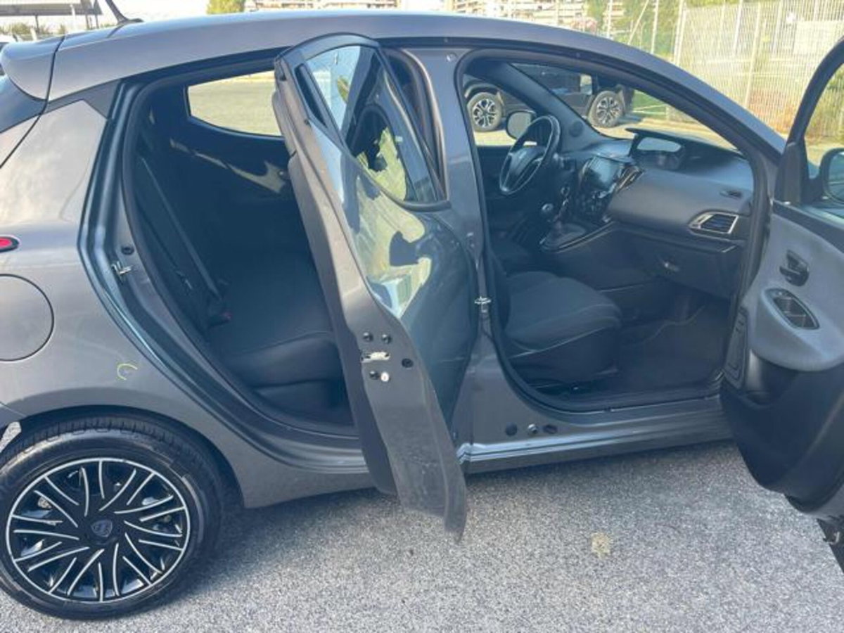 Lancia Ypsilon 1.0 FireFly 5 porte S&S Hybrid Gold Plus (5)