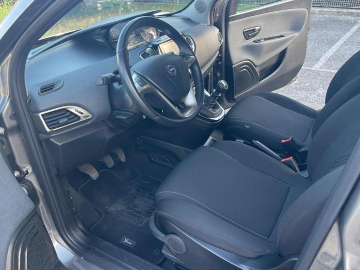 Lancia Ypsilon 1.0 FireFly 5 porte S&S Hybrid Gold Plus (6)