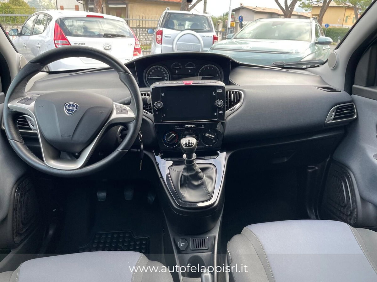 Lancia Ypsilon 1.0 FireFly 5 porte S&S Hybrid Gold Plus (14)