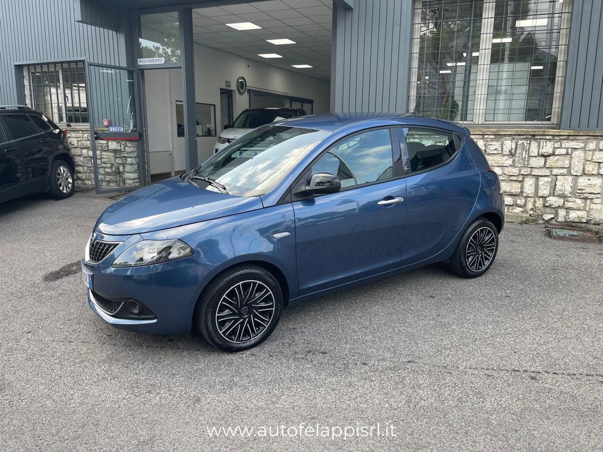 Lancia Ypsilon 1.0 FireFly 5 porte S&S Hybrid Gold Plus (3)