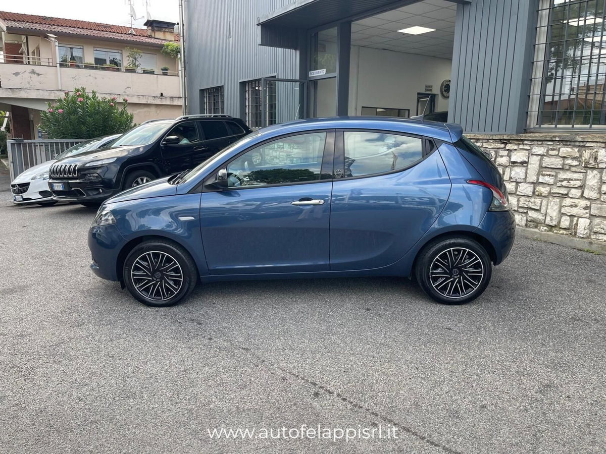 Lancia Ypsilon 1.0 FireFly 5 porte S&S Hybrid Gold Plus (4)