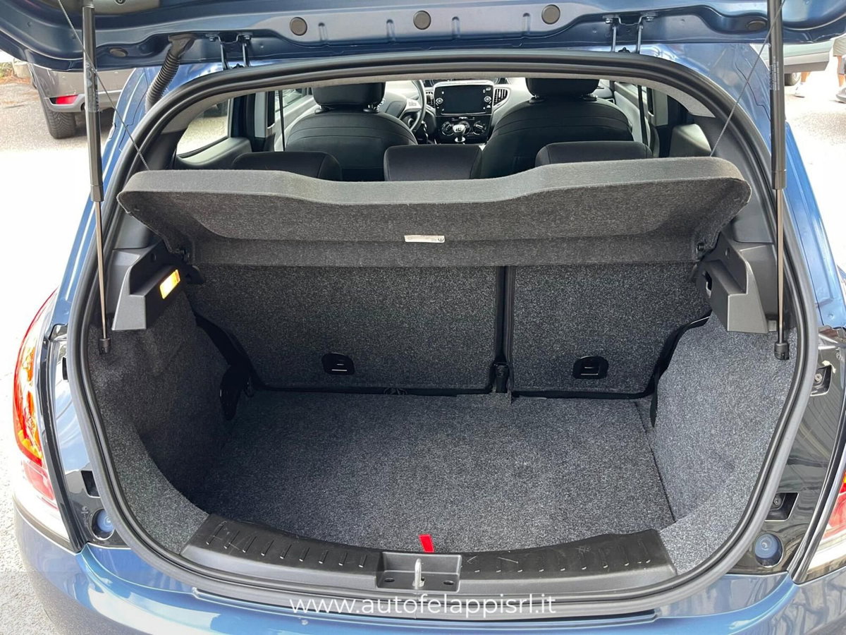 Lancia Ypsilon 1.0 FireFly 5 porte S&S Hybrid Gold Plus (8)