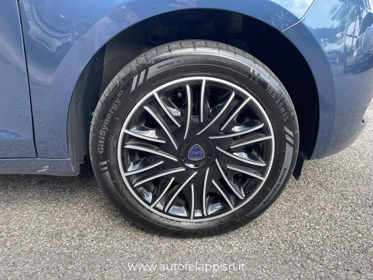 Lancia Ypsilon 1.0 FireFly 5 porte S&S Hybrid Gold Plus (9)