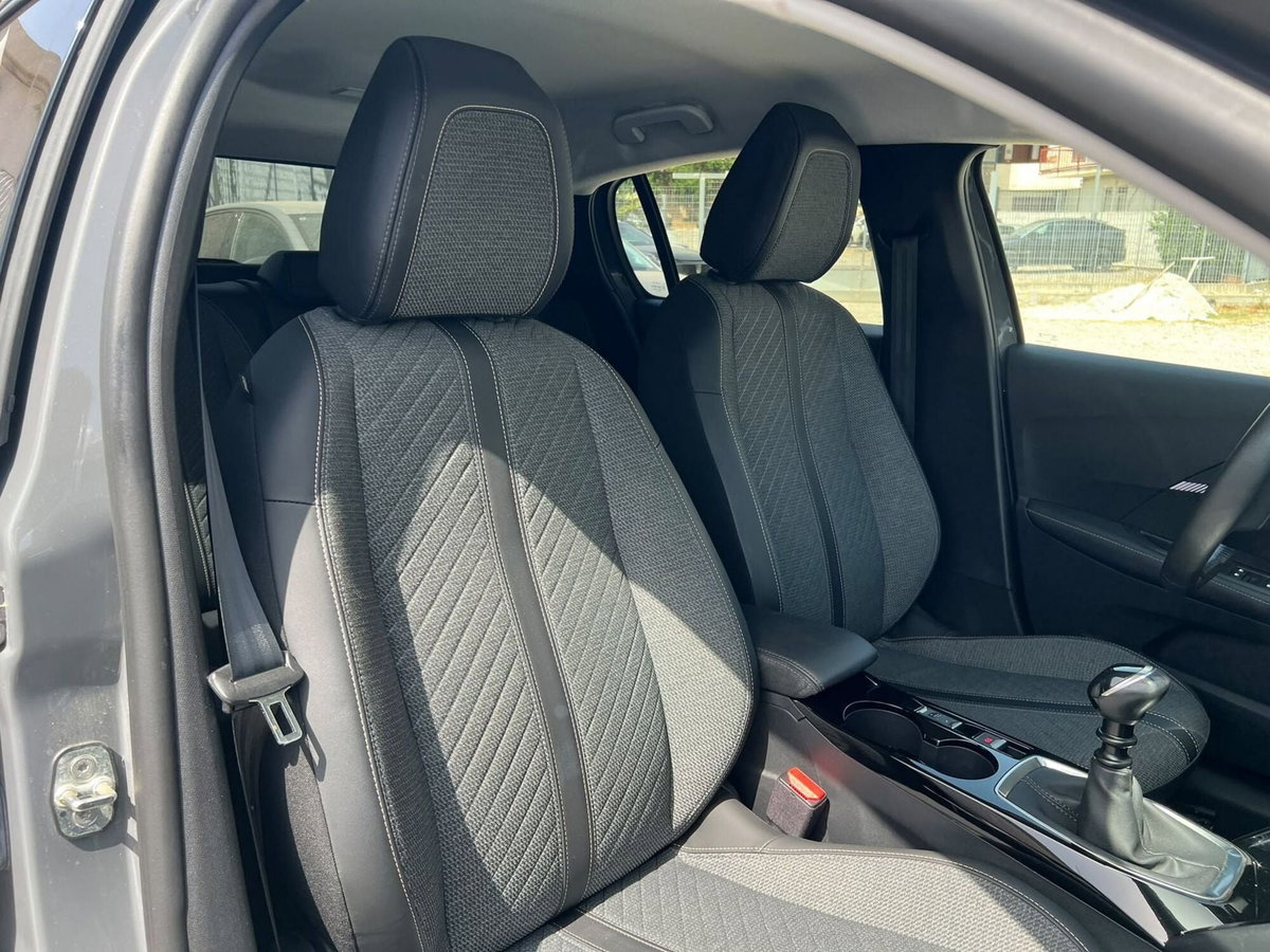 Peugeot 208 PureTech 100 Stop&Start 5 porte Allure (10)