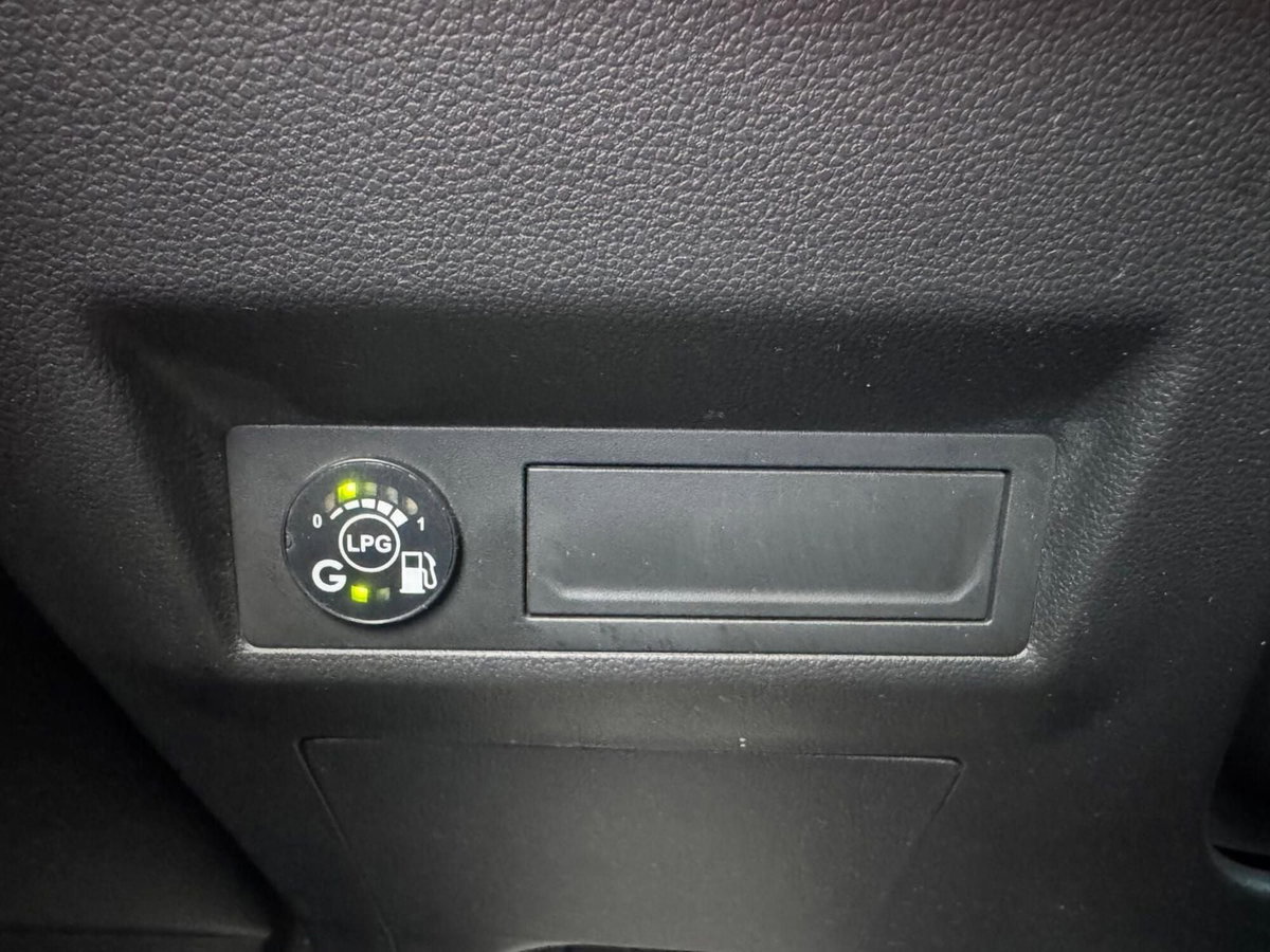 Renault Captur TCe 100 CV GPL FAP Zen (14)
