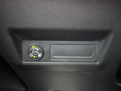 Renault Captur TCe 100 CV GPL FAP Zen (14)