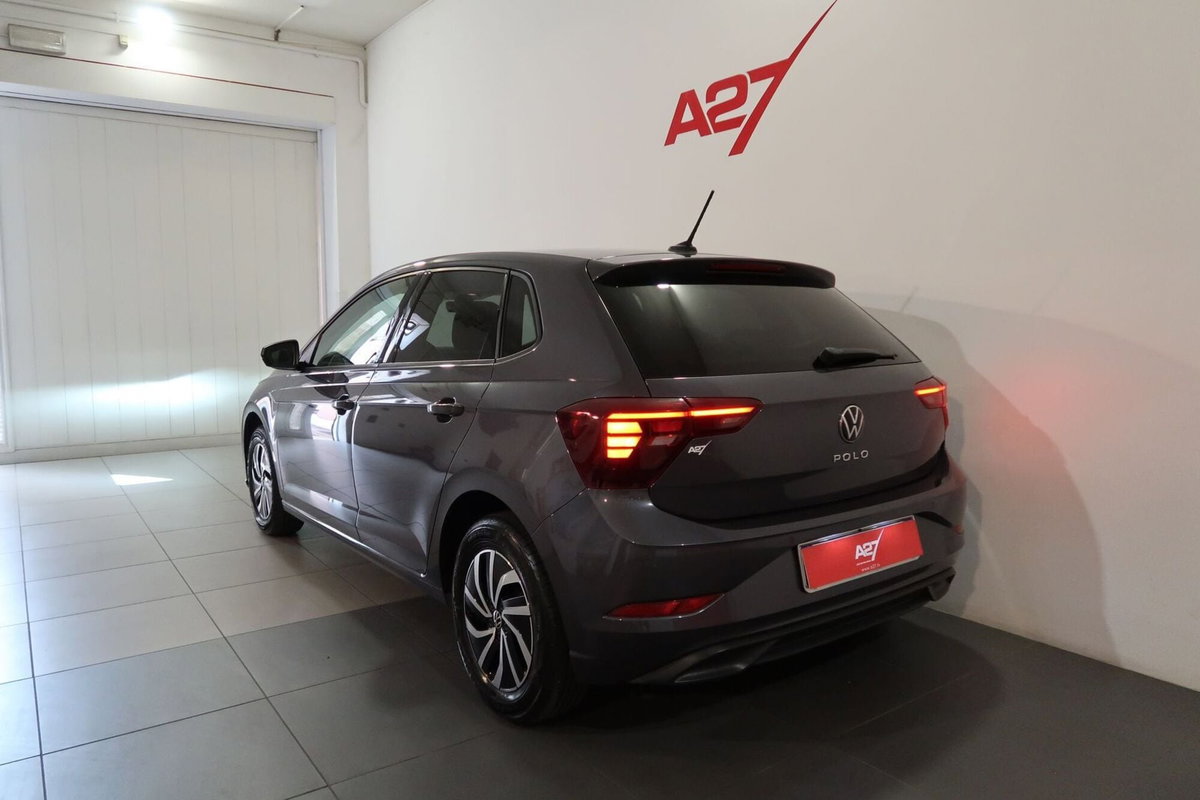 Volkswagen Polo 1.0 Life 80cv (17)