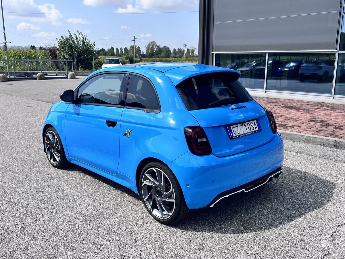 Abarth 500e 42 kWh Turismo (4)