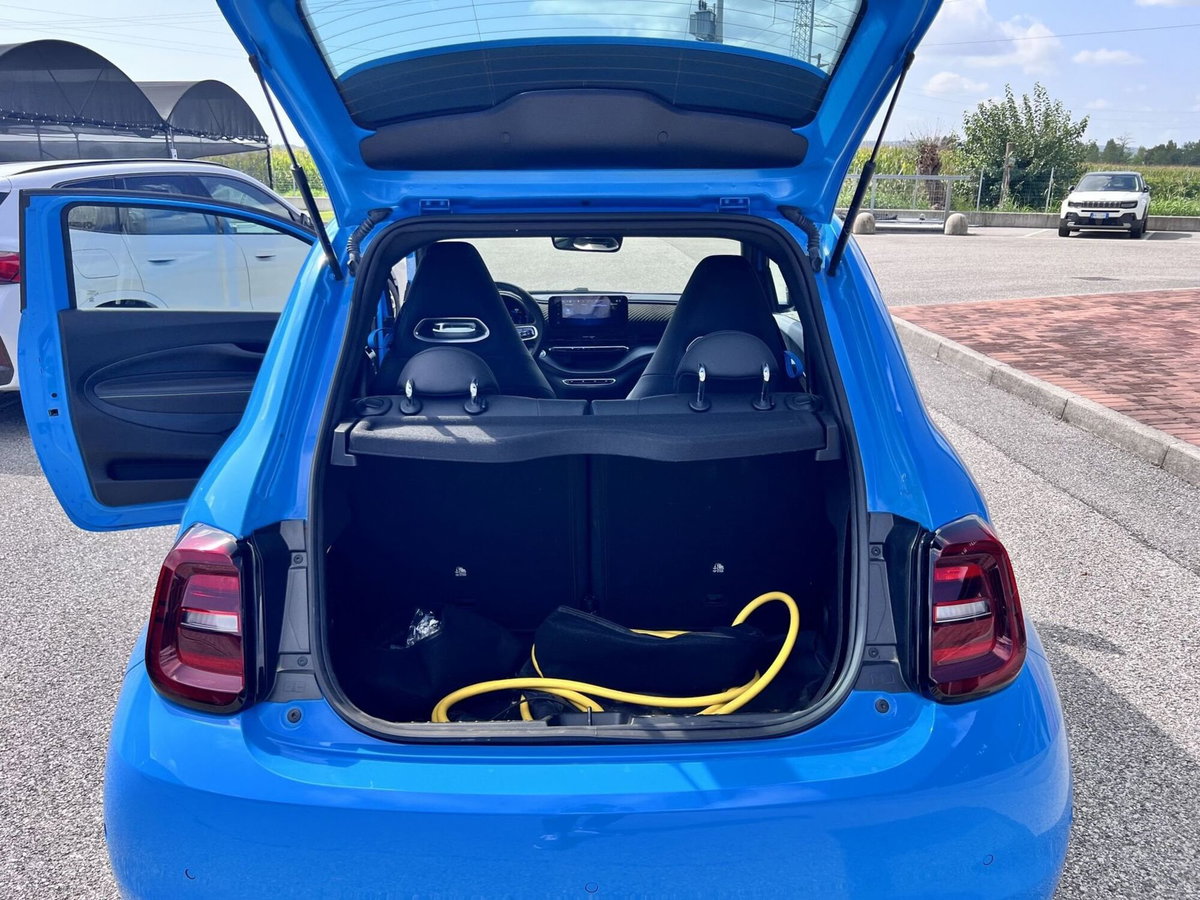 Abarth 500e 42 kWh Turismo (8)