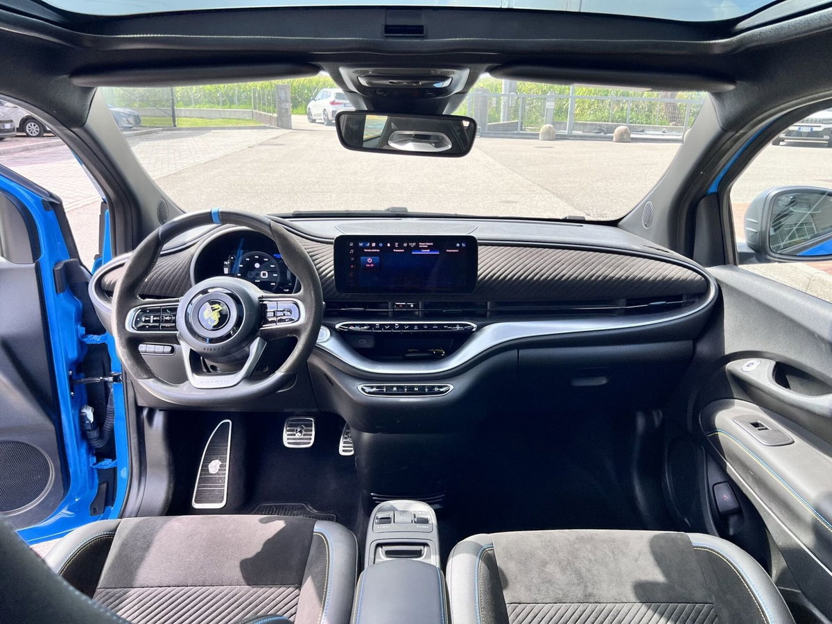 Abarth 500e 42 kWh Turismo (9)