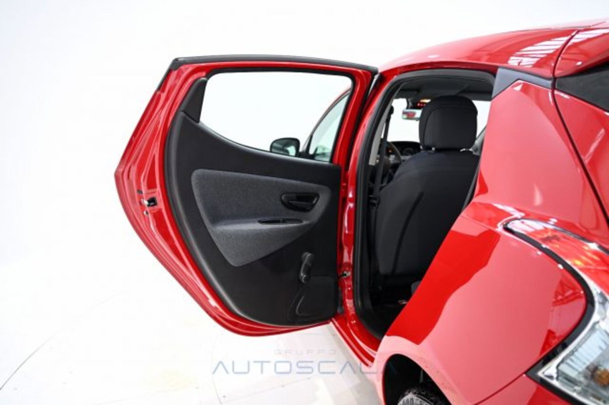 Lancia Ypsilon 1.0 FireFly 5 porte S&S Hybrid Ecochic Silver (11)