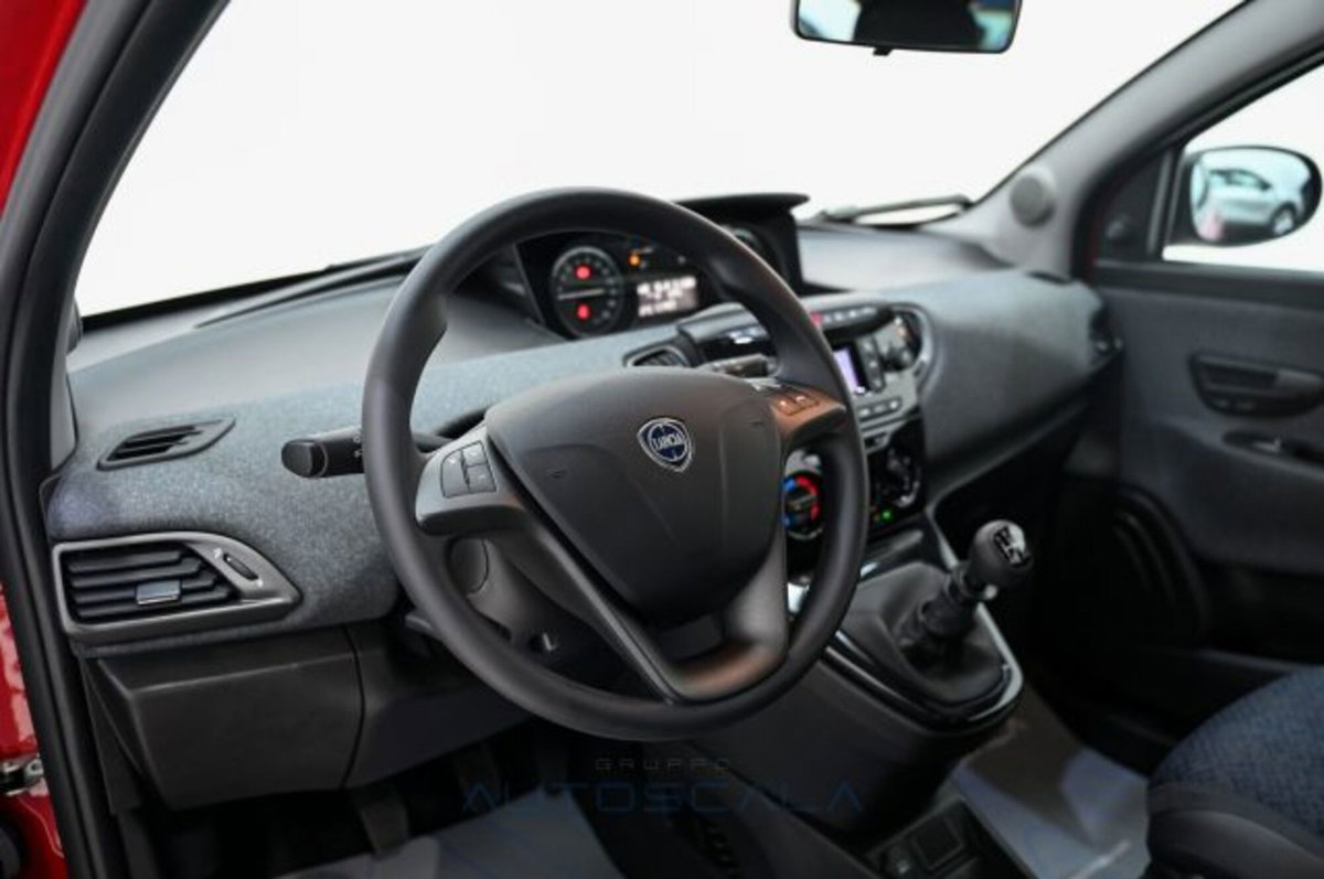 Lancia Ypsilon 1.0 FireFly 5 porte S&S Hybrid Ecochic Silver (13)