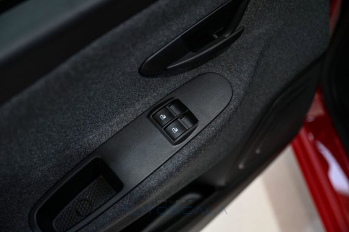 Lancia Ypsilon 1.0 FireFly 5 porte S&S Hybrid Silver Plus (12)