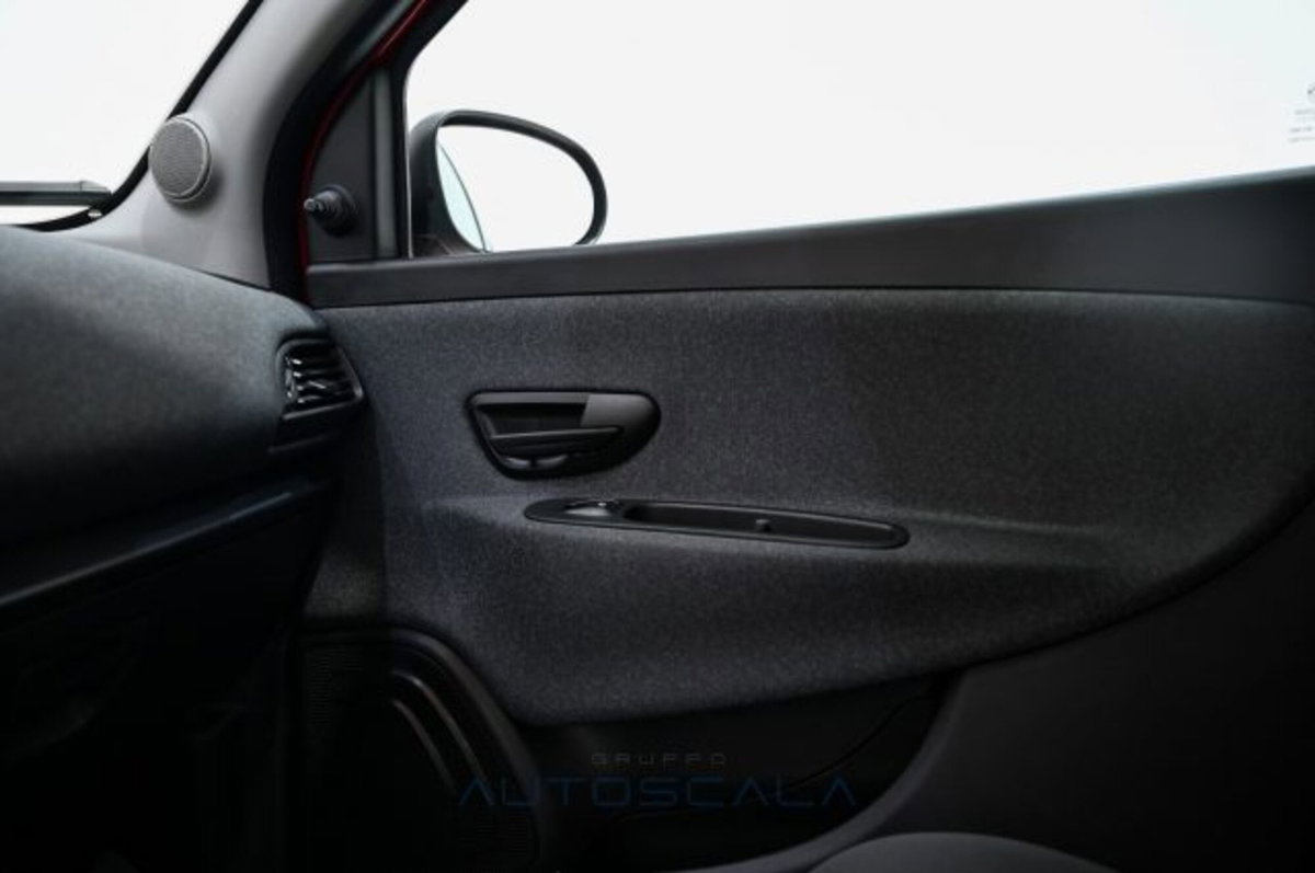 Lancia Ypsilon 1.0 FireFly 5 porte S&S Hybrid Silver Plus (14)