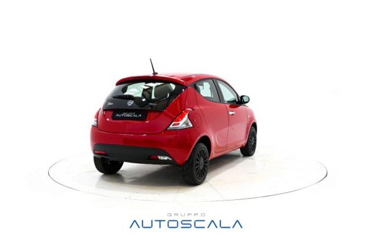 Lancia Ypsilon 1.0 FireFly 5 porte S&S Hybrid Silver Plus (4)