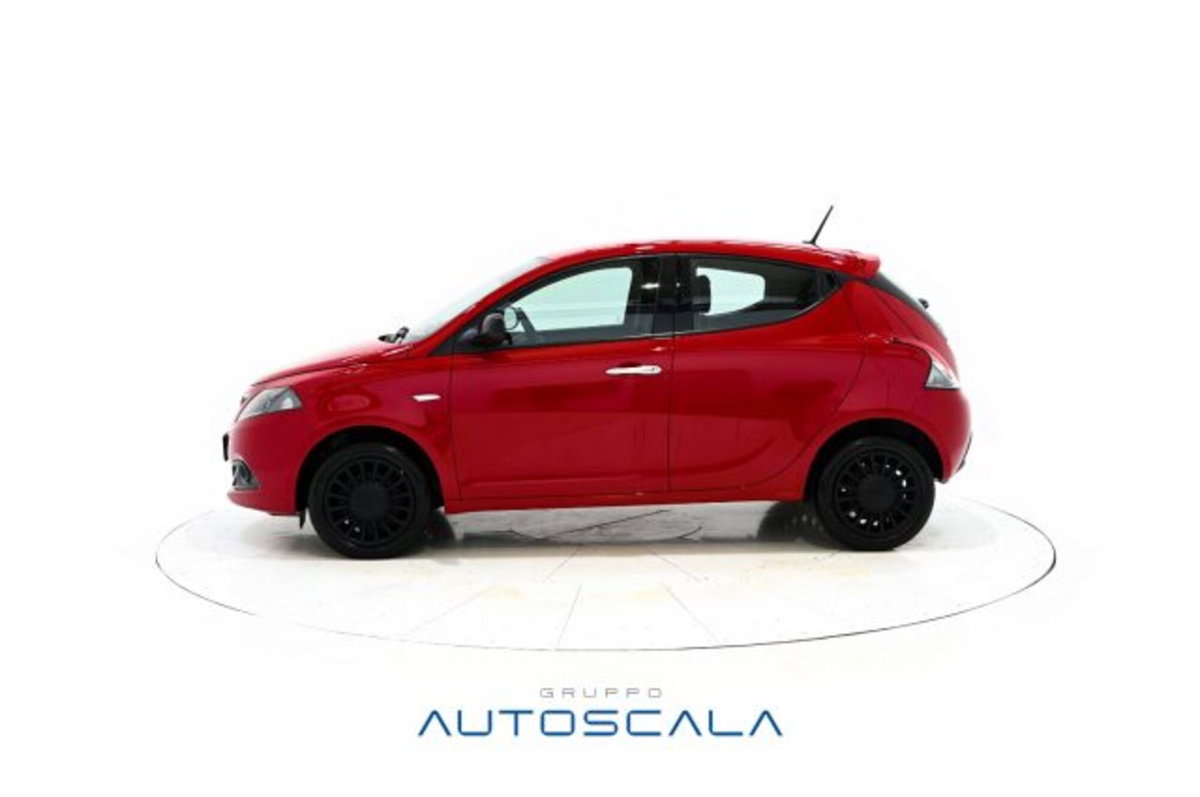 Lancia Ypsilon 1.0 FireFly 5 porte S&S Hybrid Silver Plus (16)