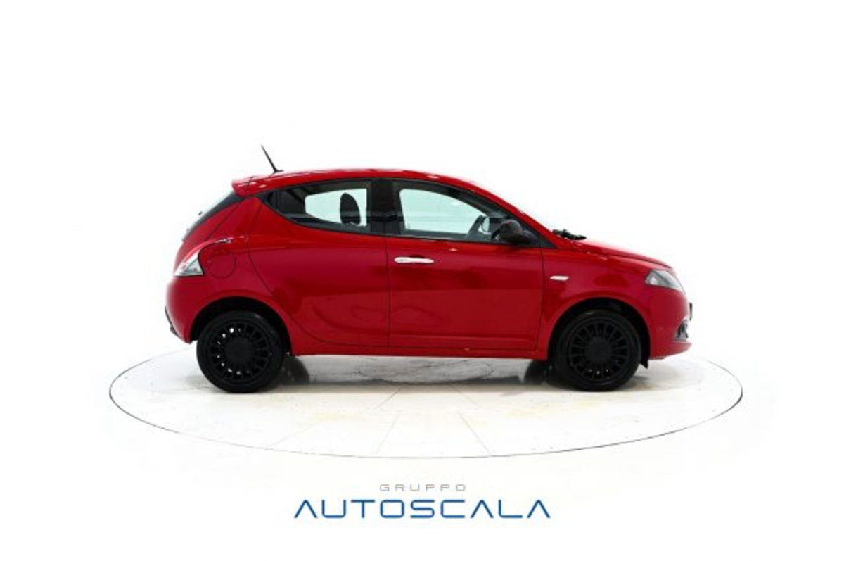 Lancia Ypsilon 1.0 FireFly 5 porte S&S Hybrid Silver Plus (18)