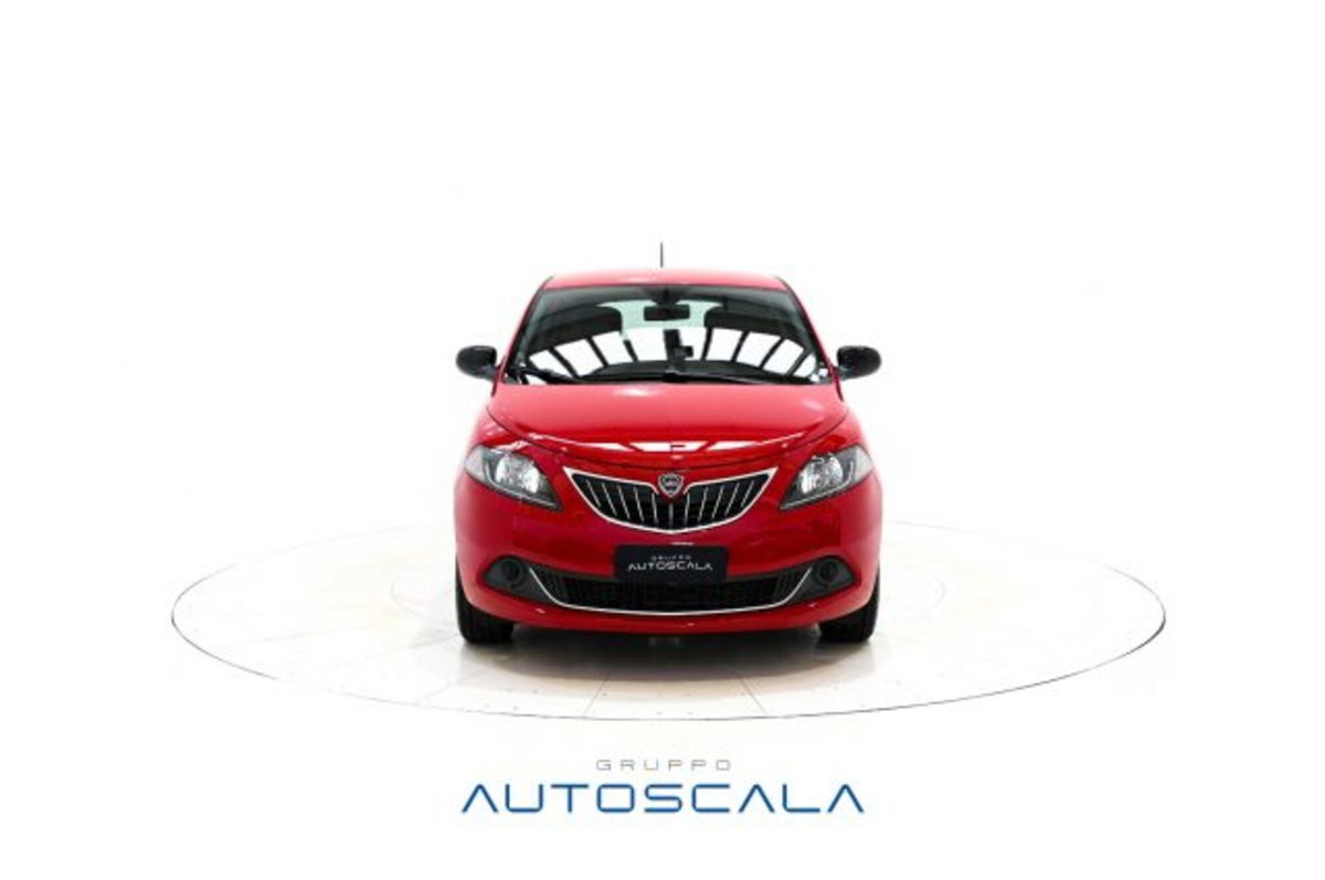 Lancia Ypsilon 1.0 FireFly 5 porte S&S Hybrid Silver Plus (2)