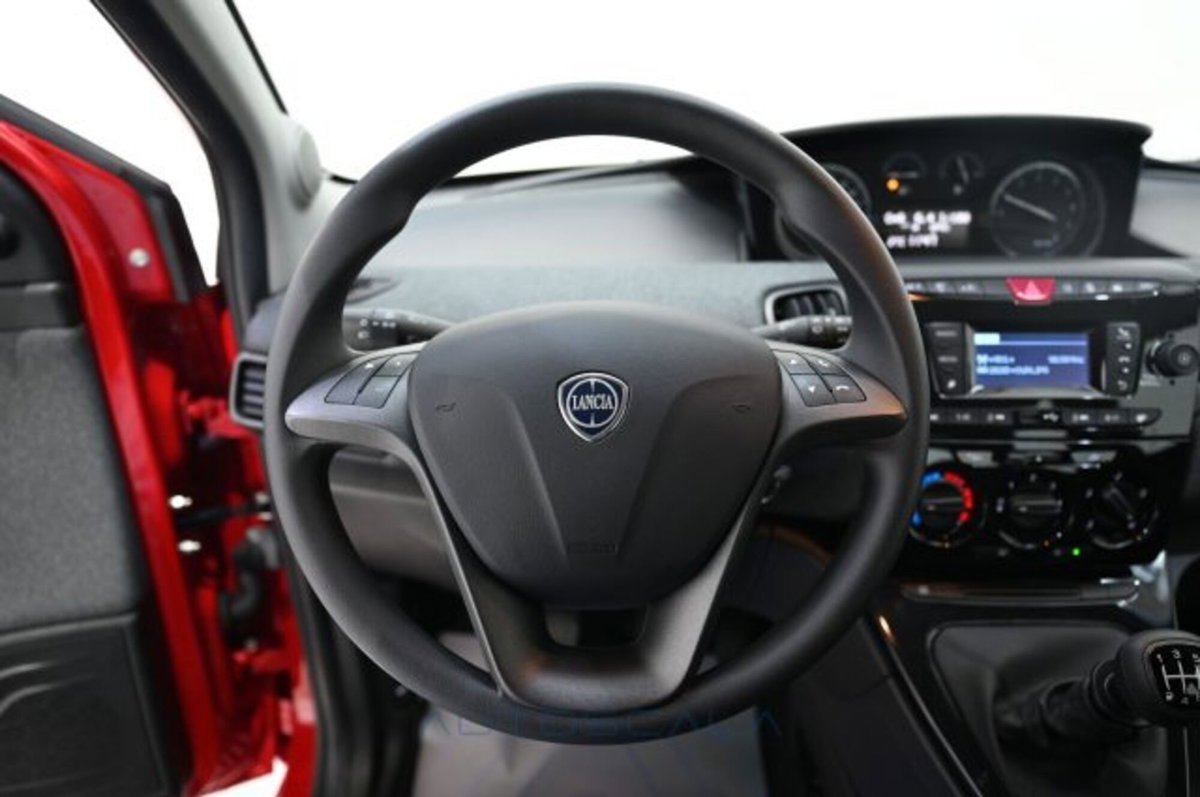 Lancia Ypsilon 1.0 FireFly 5 porte S&S Hybrid Silver Plus (7)