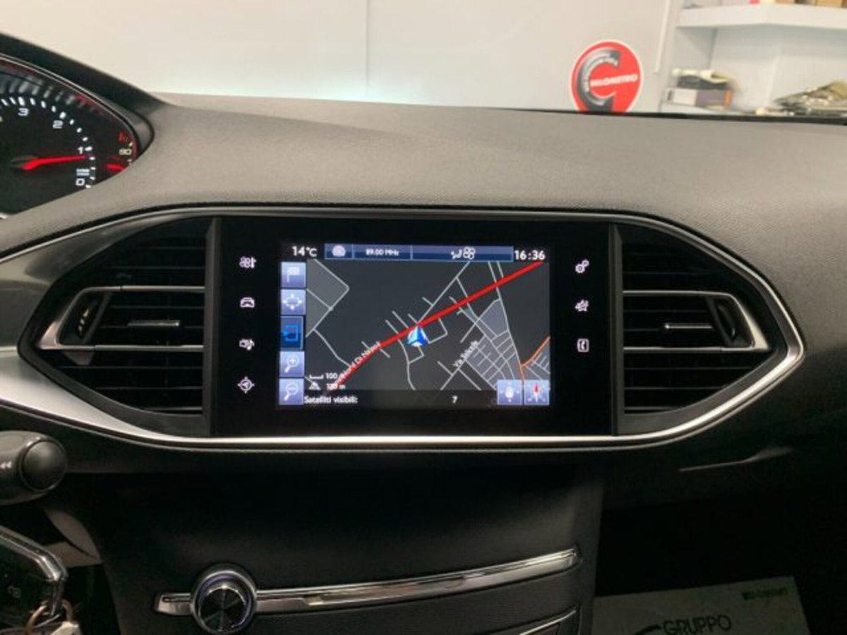 Peugeot 308 BlueHDi 120 S&S EAT6 Business (13)