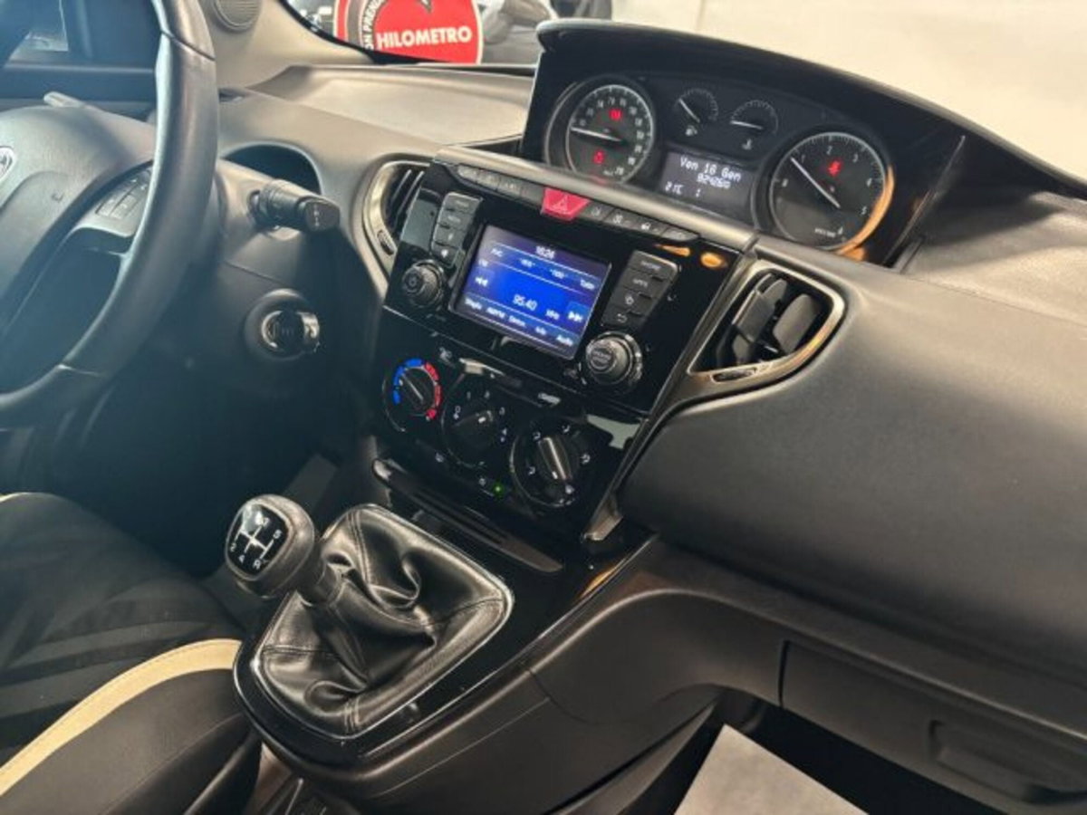 Lancia Ypsilon 1.3 MJT 16V 95 CV 5 porte S&S Gold (11)