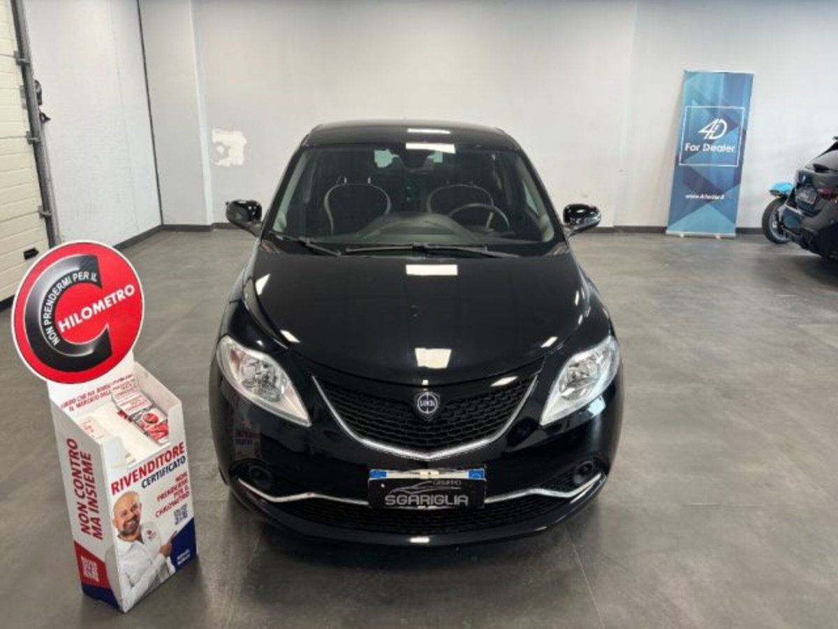 Lancia Ypsilon 1.3 MJT 16V 95 CV 5 porte S&S Gold (2)