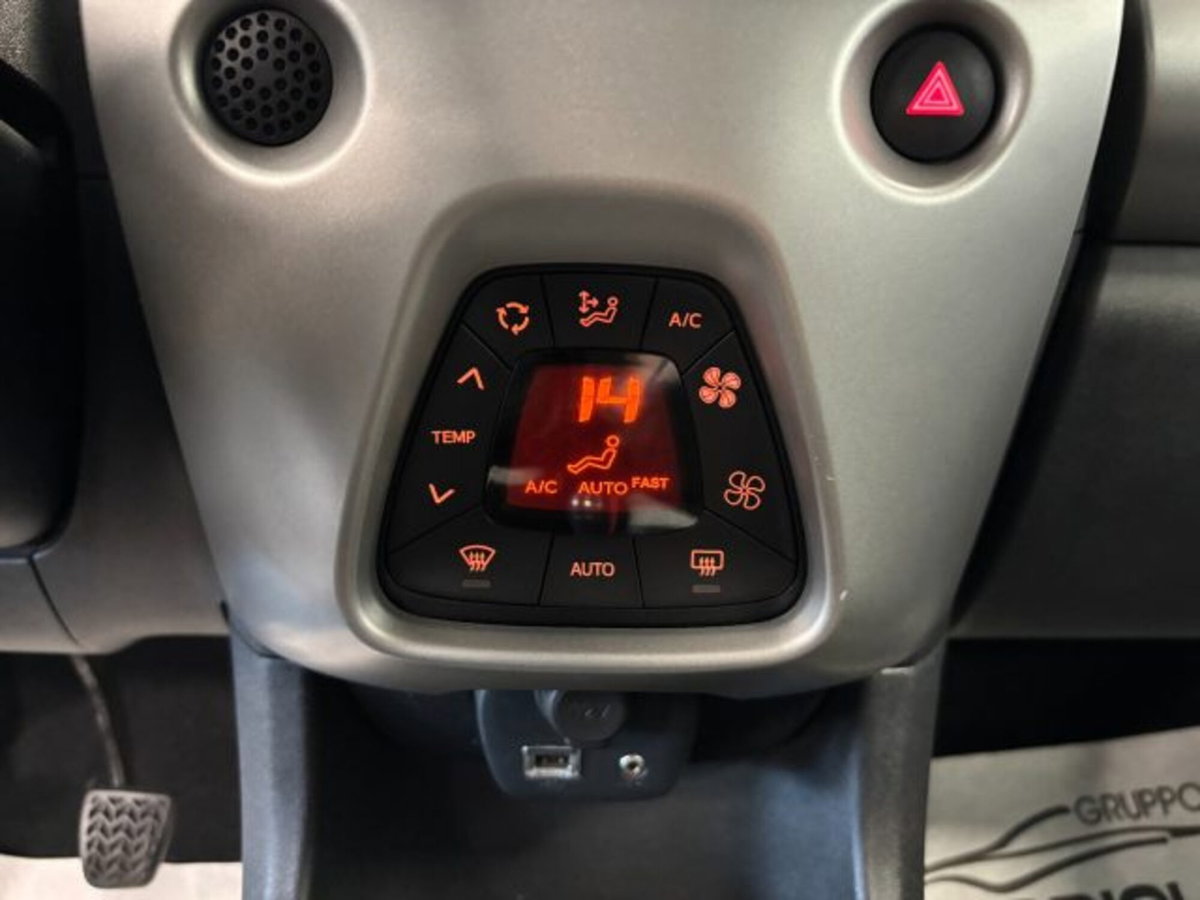 Toyota Aygo 1.0 VVT-i 69 CV 5 porte x-cool MMT (11)